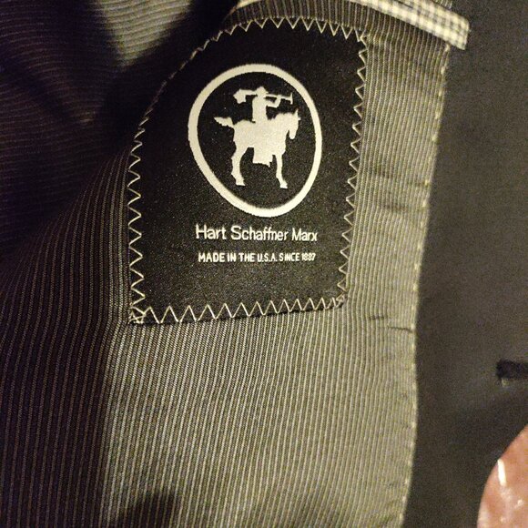 Suite - Picture 3 of 4